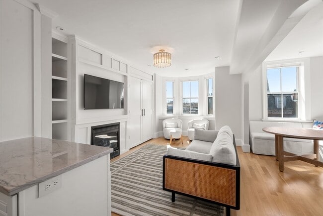 131 Pembroke St in Boston, MA - Building Photo - Building Photo