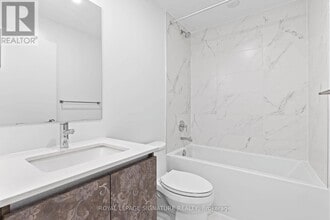 395 Dundas St W in Oakville, ON - Building Photo - Building Photo