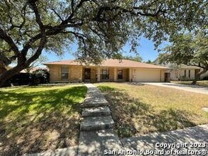 14211 Bitternut Woods Dr in San Antonio, TX - Foto de edificio - Building Photo