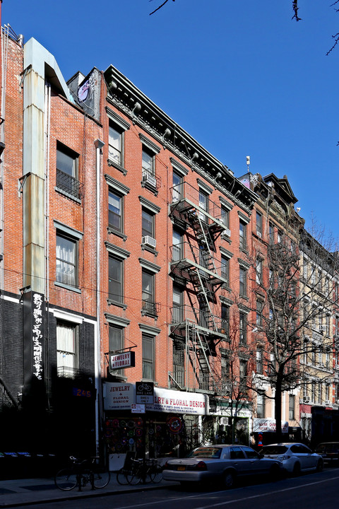 247 E 10th St in New York, NY - Building Photo