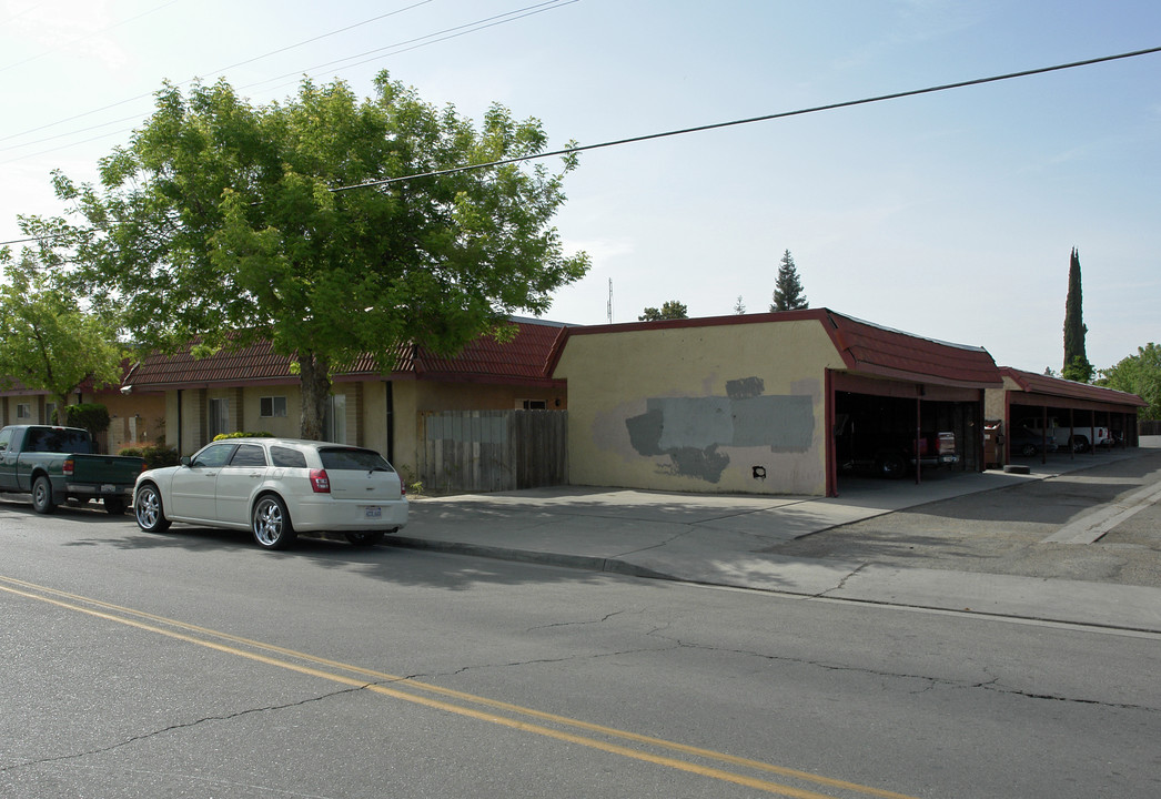 14711 W Kearney Blvd in Kerman, CA - Building Photo