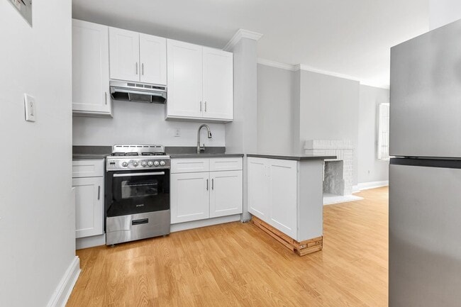 96 Christopher St, Unit 4R in New York, NY - Building Photo - Building Photo