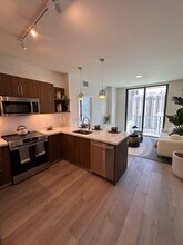 425 SW 18th Rd, Unit B1 in Miami, FL - Building Photo - Building Photo