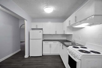 Villa Apartments in Victoria, BC - Building Photo - Building Photo