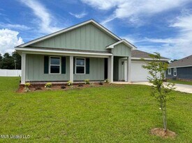 142 Mulberry Dr in Lucedale, MS - Building Photo