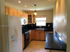 2724 NE 32nd St in Fort Lauderdale, FL - Building Photo - Building Photo