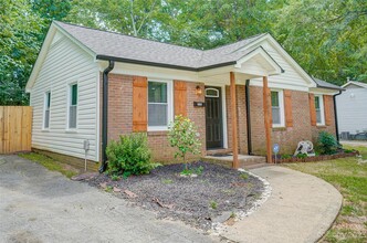 6608 Rosecran Dr in Charlotte, NC - Building Photo - Building Photo