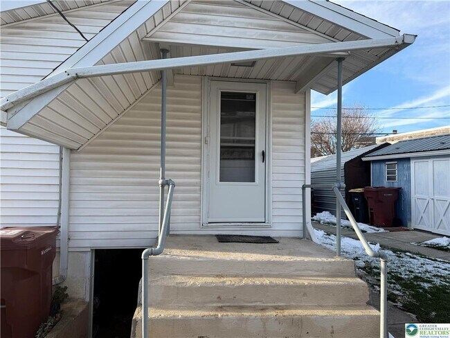 4453 Main St in Whitehall, PA - Building Photo - Building Photo