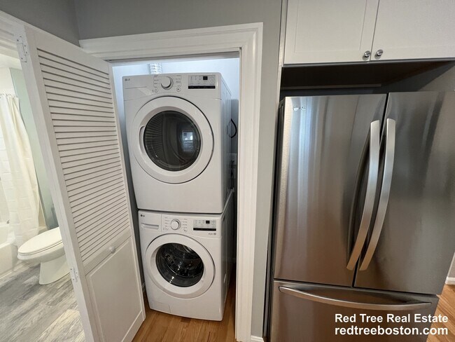 33 Hancock St, Unit 1 in Somerville, MA - Building Photo - Building Photo