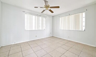 2723 Griffin Rd in Dania Beach, FL - Building Photo - Building Photo