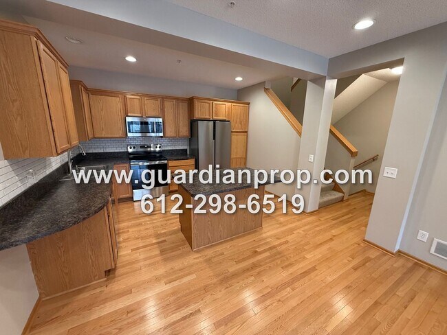 2495 121st Cir NE in Blaine, MN - Foto de edificio - Building Photo