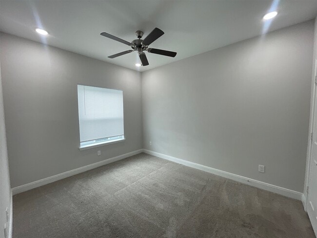 430 Schmidt Rd in Sealy, TX - Foto de edificio - Building Photo