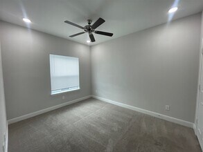 430 Schmidt Rd in Sealy, TX - Building Photo - Building Photo