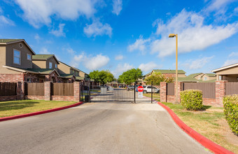 Hunters Glen in San Antonio, TX - Foto de edificio - Building Photo