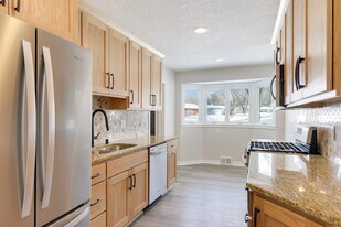 1943 Regent Ave N in Golden Valley, MN - Building Photo