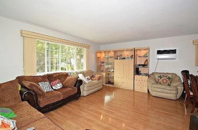 40 4th St in Ronkonkoma, NY - Building Photo - Building Photo