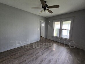 908 W 3rd St in Waterloo, IA - Building Photo - Building Photo