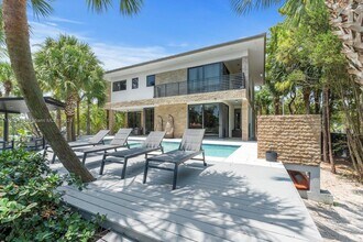 994 NE 78th St in Miami, FL - Foto de edificio - Building Photo