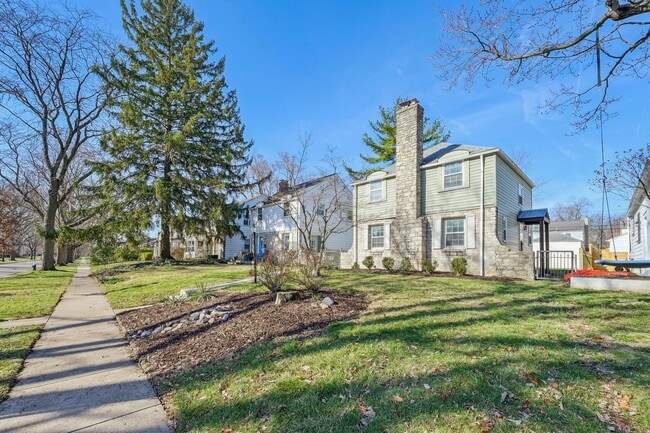 909 S Roosevelt Ave in Columbus, OH - Building Photo - Building Photo