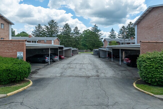 Kerrybrook Apartments in Austintown, OH - Building Photo - Building Photo