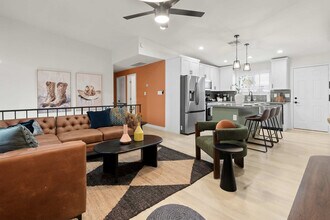 4530 W Paradise Dr, Unit SI ID1496924P in Glendale, AZ - Building Photo - Building Photo