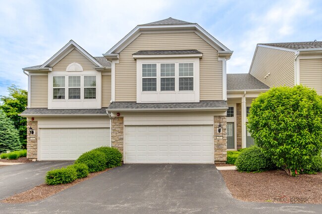 347 Devoe Dr in Oswego, IL - Foto de edificio - Building Photo