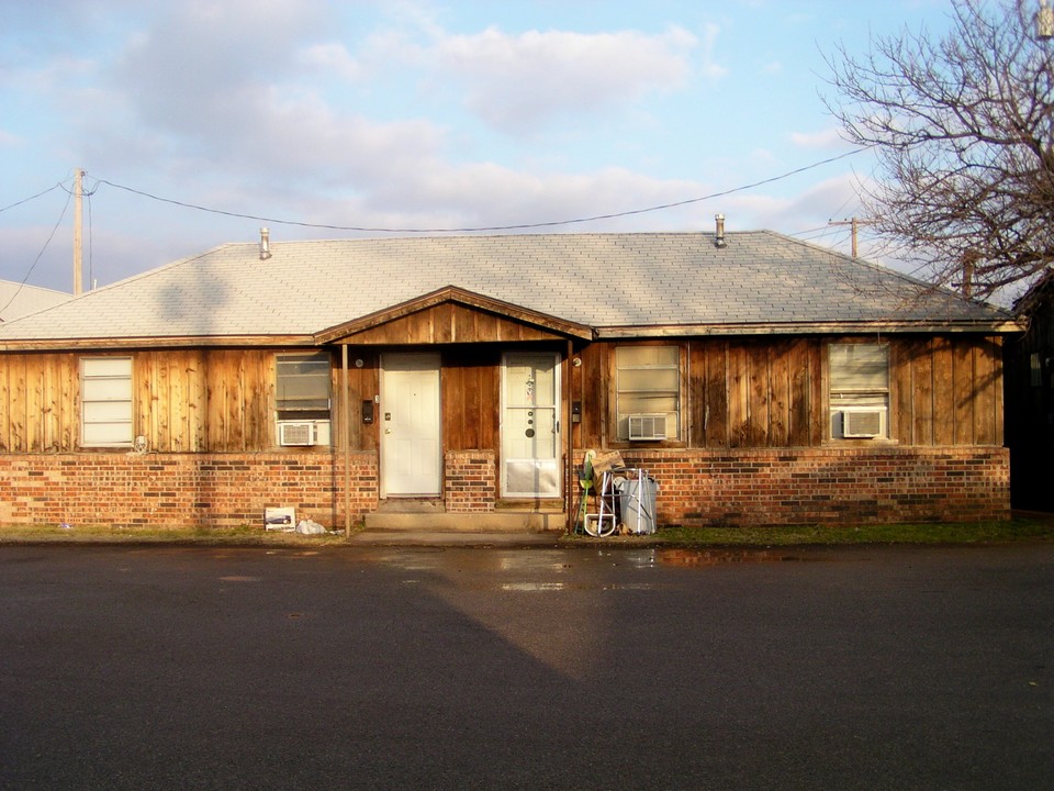 1311 NW Cache Rd in Lawton, OK - Building Photo