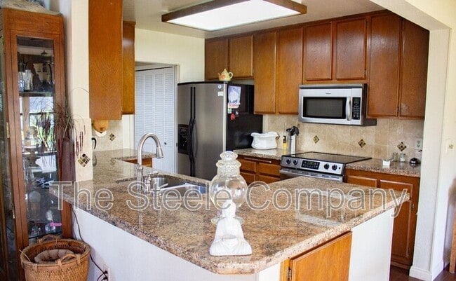 8000 Kroll Way in Bakersfield, CA - Building Photo - Building Photo
