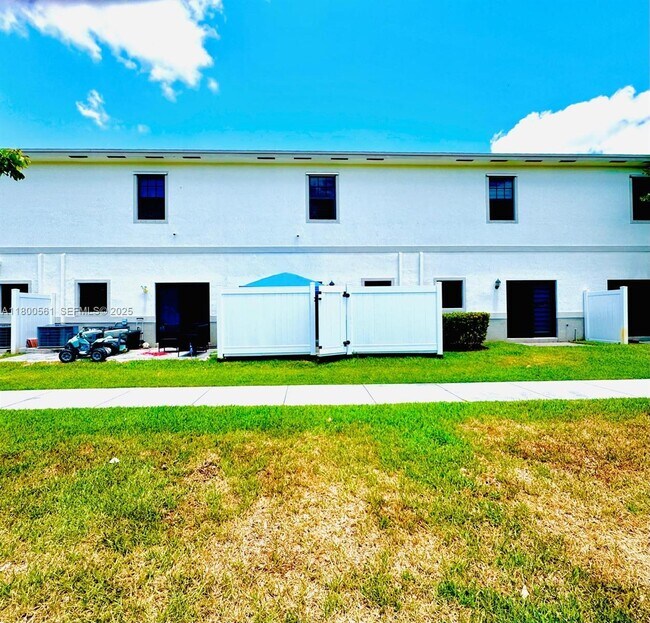 761 SW 11th St in Florida City, FL - Building Photo - Building Photo