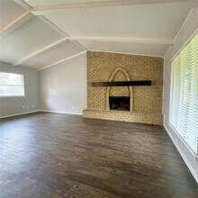 7845 La Cabeza Dr in Dallas, TX - Building Photo - Building Photo
