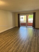 7840 Camino Real in Miami, FL - Foto de edificio - Building Photo