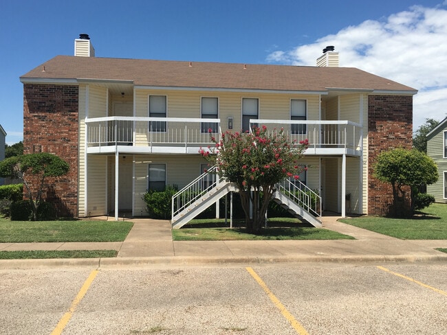 property at 4209 Lakeshore Villa Dr