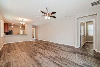 6841 Goldflower Ave in Harmony, FL - Foto de edificio - Building Photo