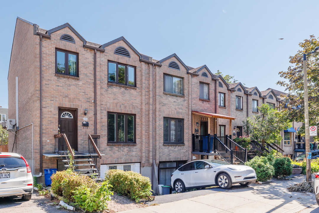 2130 Quesnel Rue in Montréal, QC - Building Photo