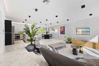 270 NW 50th St in Miami, FL - Building Photo - Building Photo