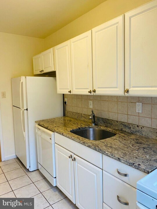 4200 Cathedral Ave NW-Unit -616 in Washington, DC - Foto de edificio