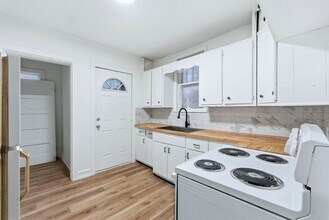 2134 Thompson Ave in Fort Wayne, IN - Building Photo - Building Photo