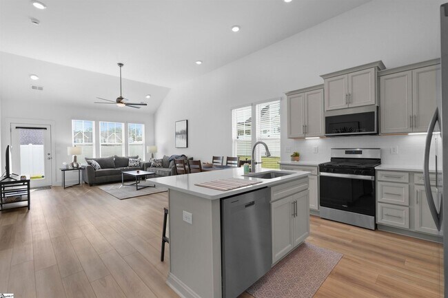 208 Woodhouse Wy in Greenville, SC - Building Photo - Building Photo