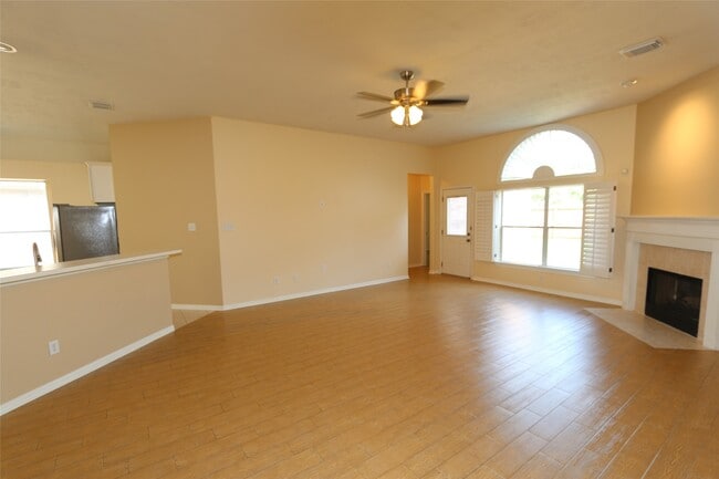 1611 Maryvale Dr in Katy, TX - Foto de edificio - Building Photo