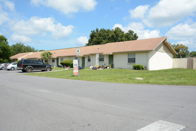 Orangewood Lakes Apartments in New Port Richey, FL - Building Photo - Building Photo