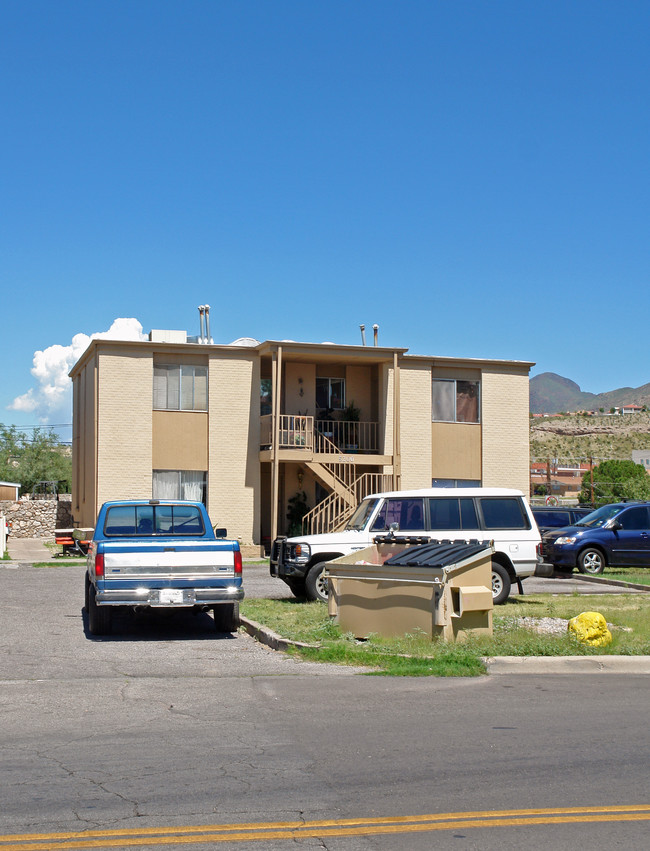 5200 Carousel Dr in El Paso, TX - Building Photo - Building Photo