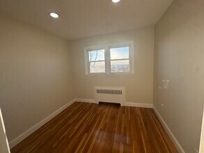 646 Fairview Ave, Unit Second Floor Unit in Fairview, NJ - Building Photo - Building Photo