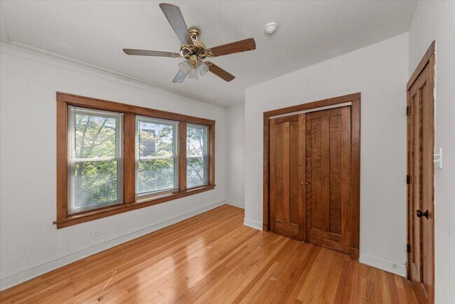 property at 1535 W Addison St