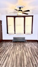 8232 S Marquette Ave in Chicago, IL - Building Photo - Building Photo