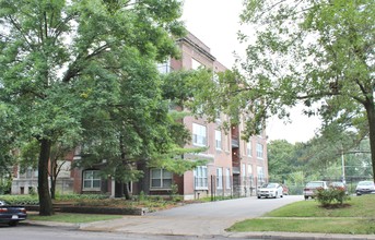 5500 Pershing Ave in St. Louis, MO - Building Photo - Building Photo