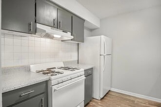 Hillside Apartments in Excelsior Springs, MO - Building Photo - Interior Photo