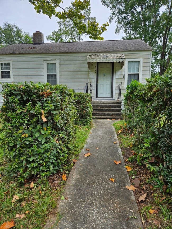 5744 Hoover Ave in Hanahan, SC - Building Photo - Building Photo