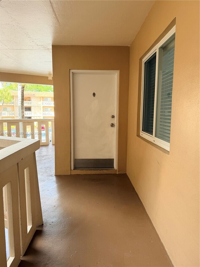 7430 Miami Lakes Dr in Miami Lakes, FL - Building Photo - Building Photo
