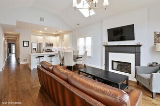 840 W Diversey Pkwy in Chicago, IL - Building Photo - Building Photo