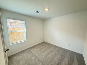 31507 Casamari Dr in Huffman, TX - Building Photo - Building Photo